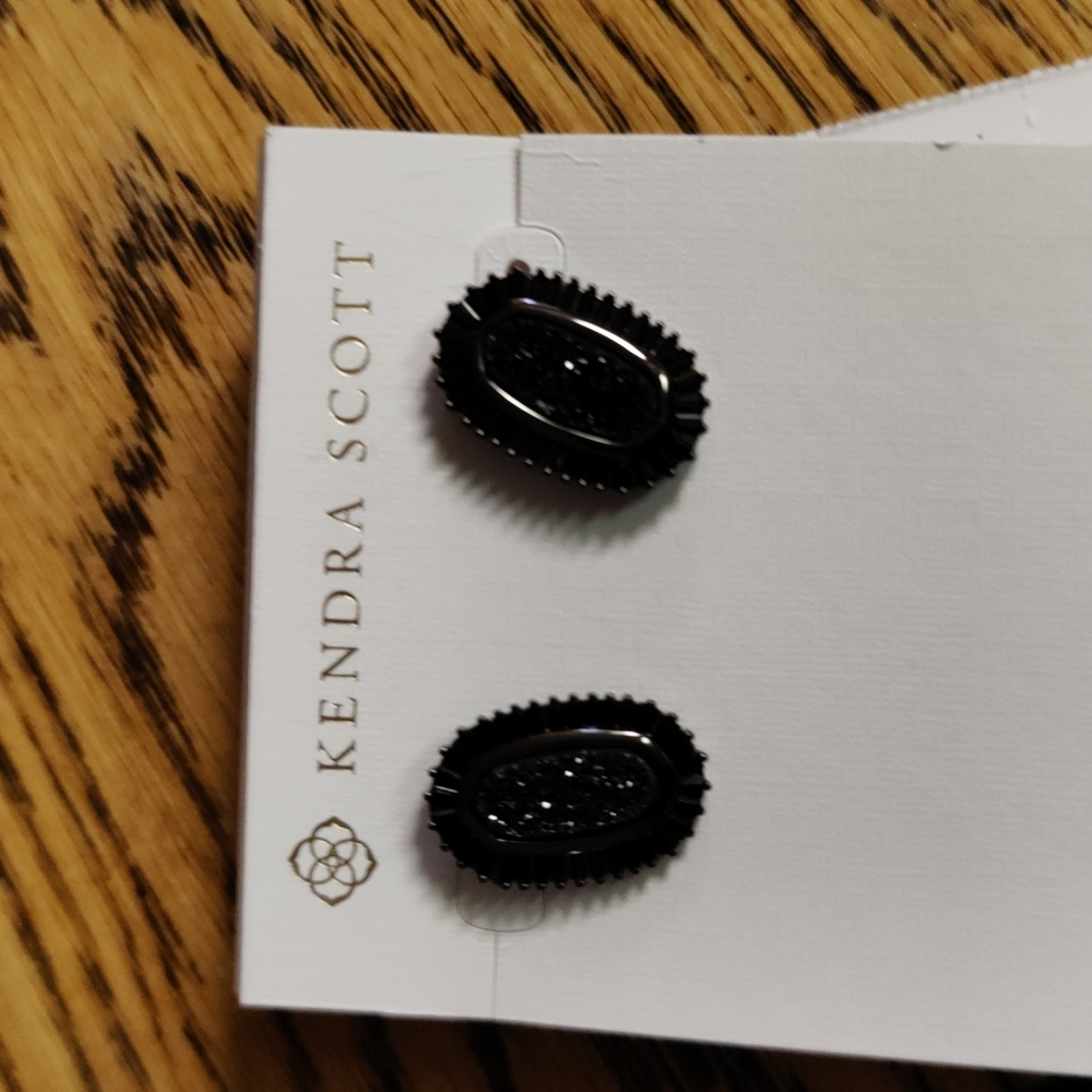 KENDRA SCOTT BAGUETTE Ellie gun earrings